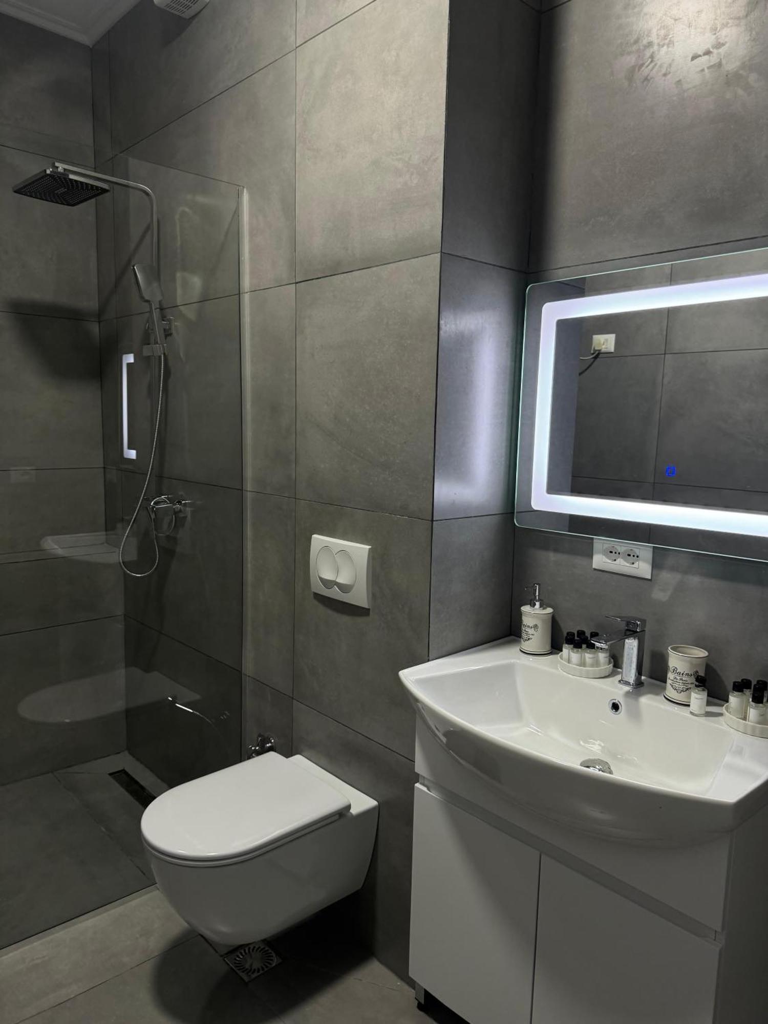 Sun Tower Luxury Suite-View From Of Tirana Center Exteriör bild