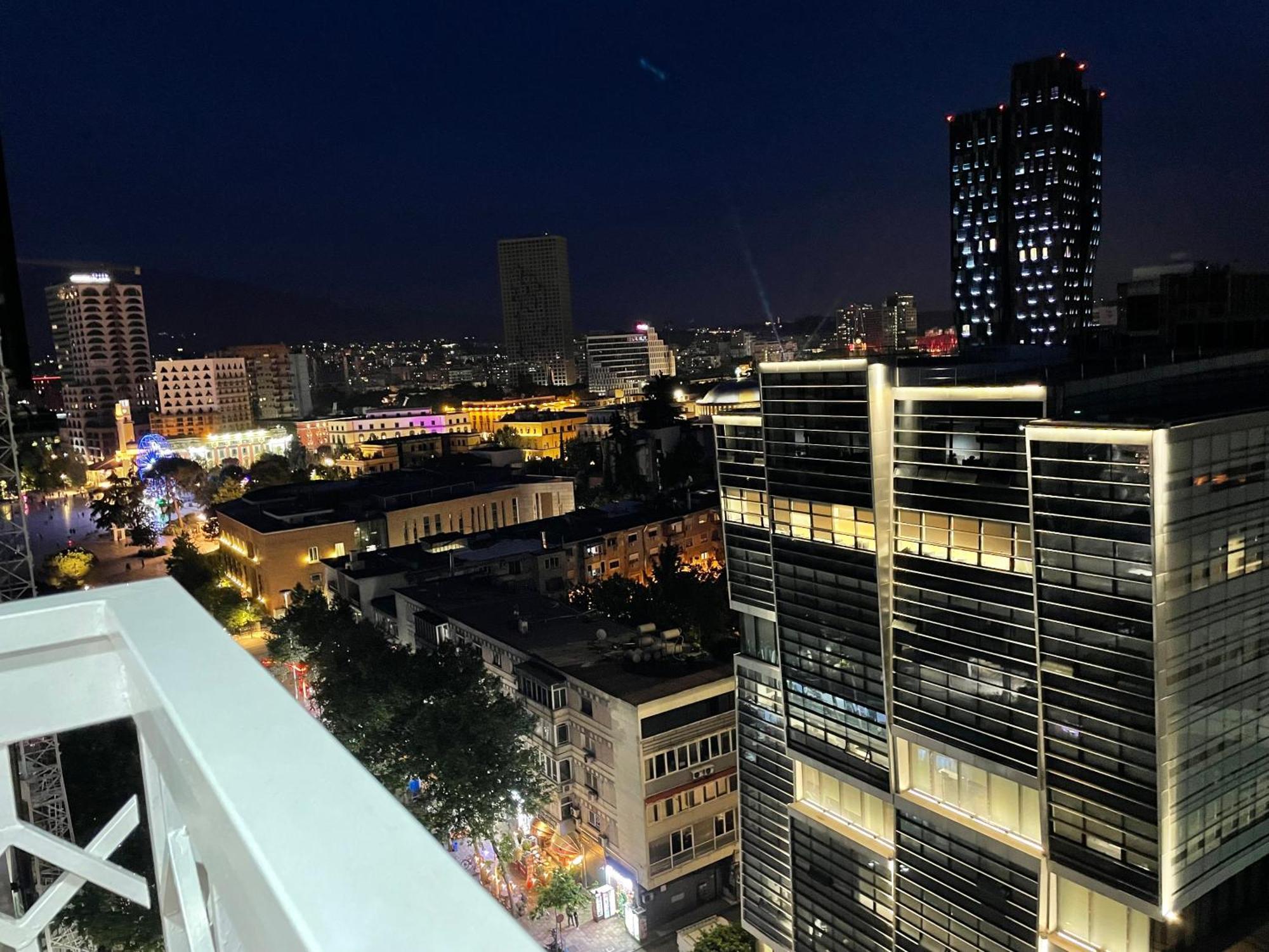 Sun Tower Luxury Suite-View From Of Tirana Center Exteriör bild